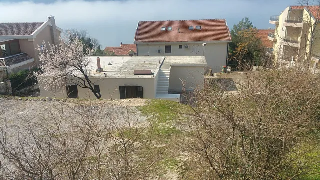 House for sale with a large plot in Dobrota, — photo 22